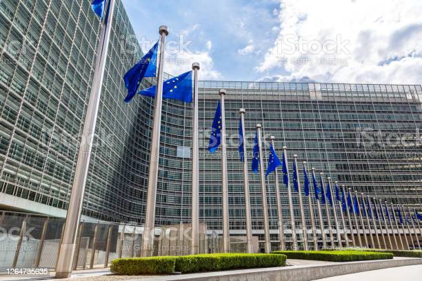 Европейската комисия ще инвестира близо 2 милиарда евро от програмата „Цифрова Европа“ за постигане на напредък в цифровия преход
